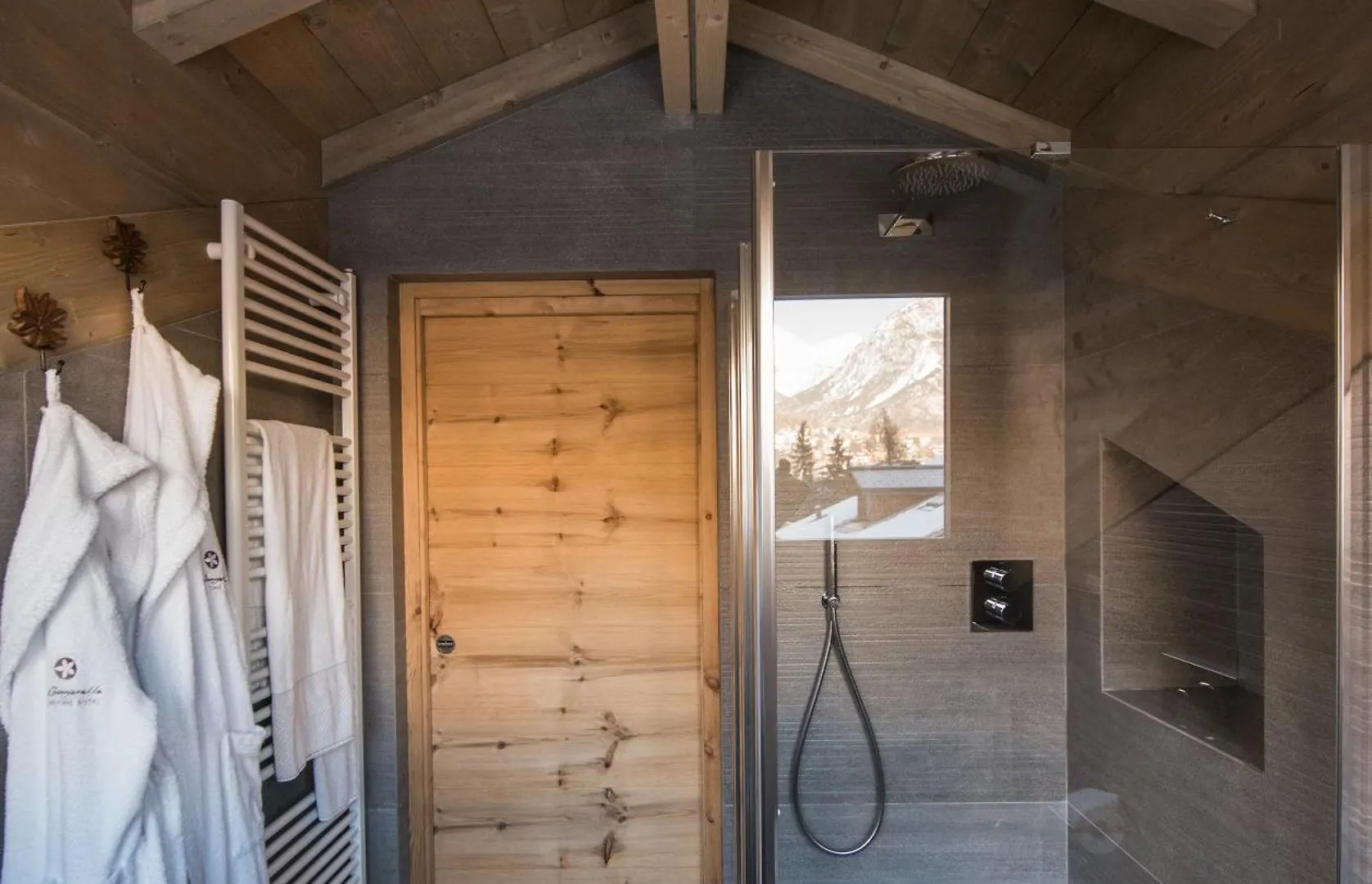 La Genzianella Bormio Hotel 3*,